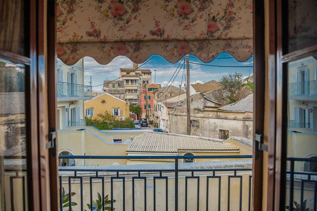Appartement Fay’s Vintage Boutique House à Corfu  Extérieur photo